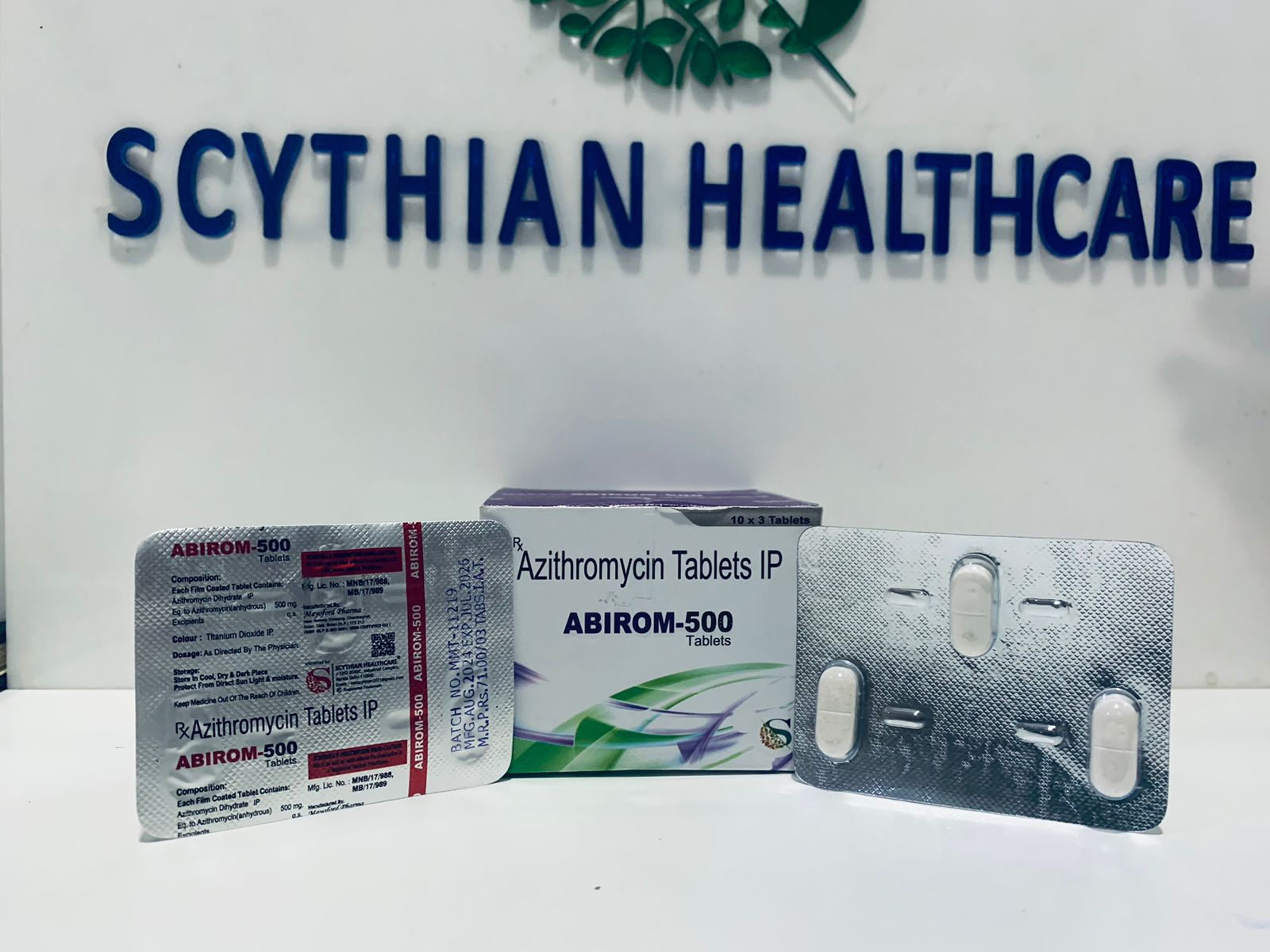 Cutie și blistere de Azithromycin 500 mg Abiom-500, antibiotice cu spectru larg produse de Scythian Healthcare, tratament infecții bacteriene, alternativă Sumamed și Azitrox, fără rețetă, livrare rapidă România